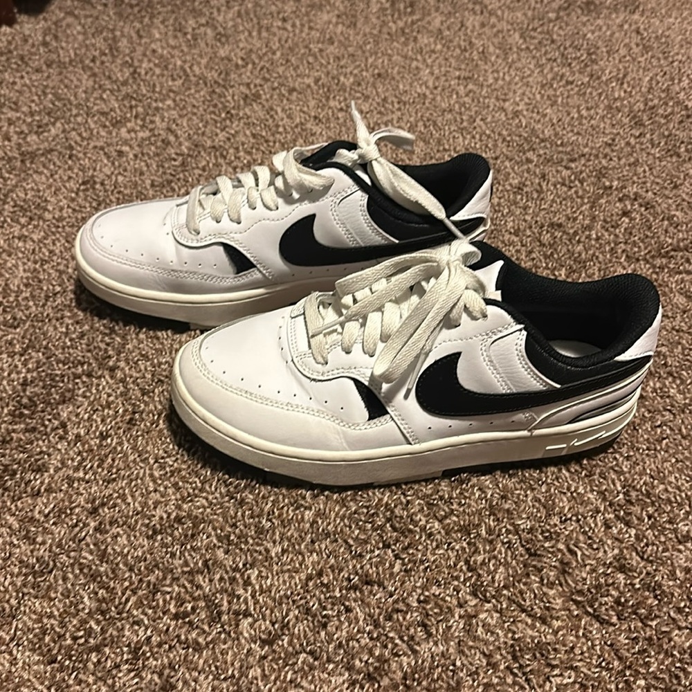 Nike women’s Gamma Force sneakers size 7 1/2
